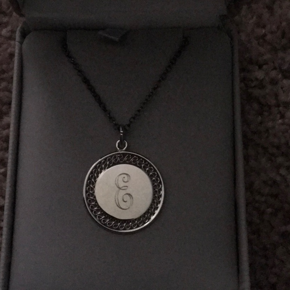 E engraved necklace - Picture 3 of 3